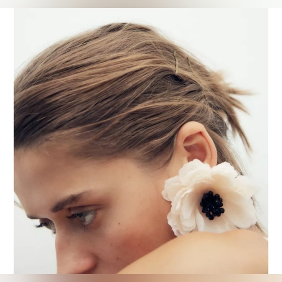 Zara Jewelry - Zara Woven Flower Beaded Earrings